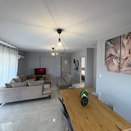 Apartment Elinor *