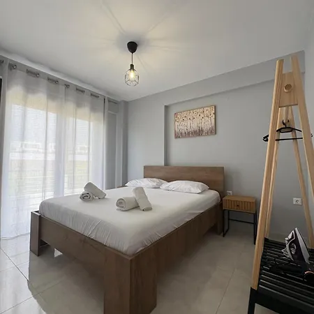 Elinor Apartment Flogita